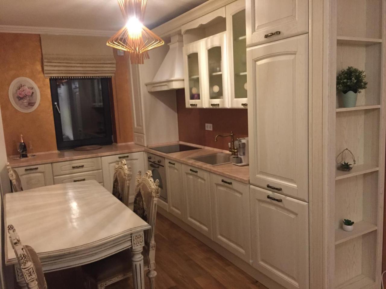 בראשוב Flori De Iulie Apartamente מראה חיצוני תמונה