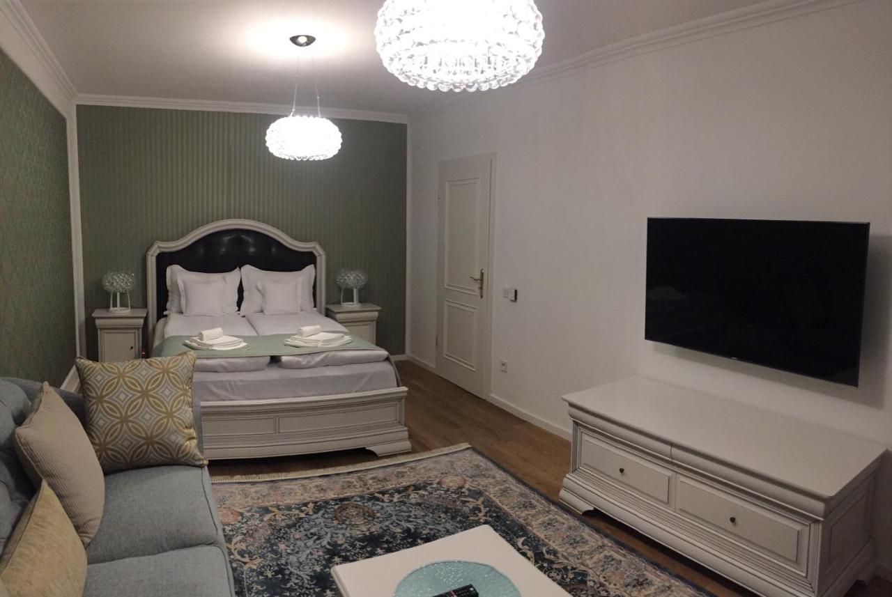 בראשוב Flori De Iulie Apartamente מראה חיצוני תמונה