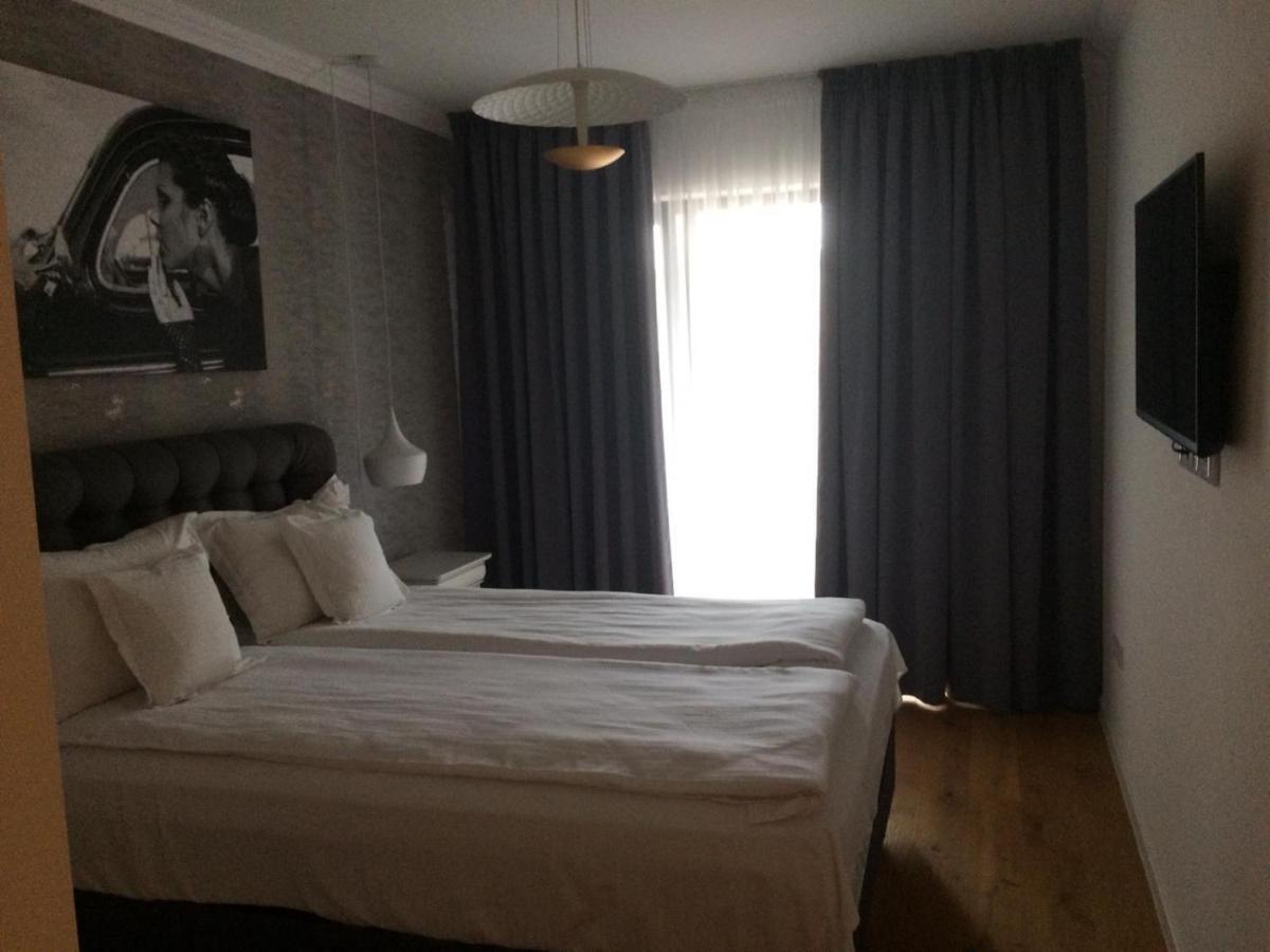 בראשוב Flori De Iulie Apartamente מראה חיצוני תמונה